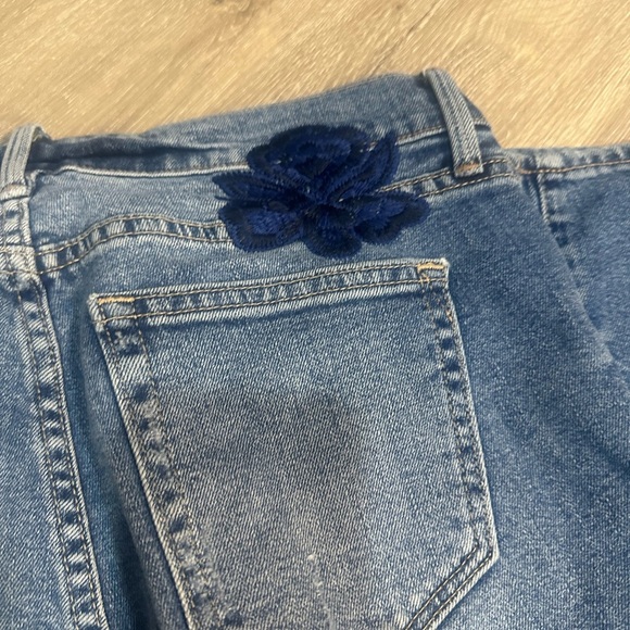 GAP Blue Skinny Jeans with Distressing and Embroidery Size 26 ❤️‍🔥 - Picture 6 of 7
